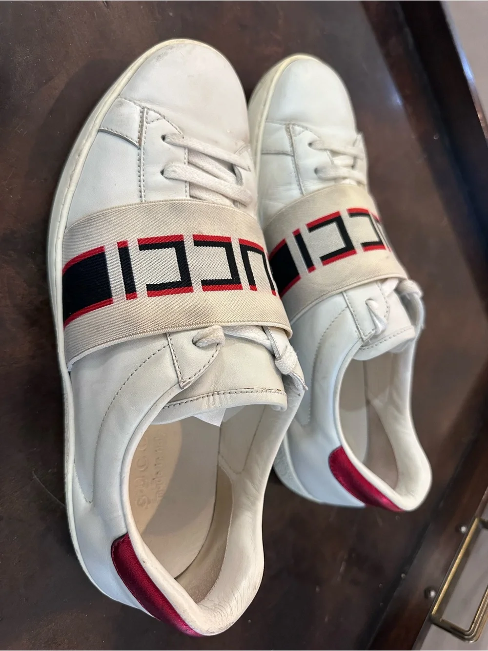 Gucci White Leather Sneakers with Logo Strap